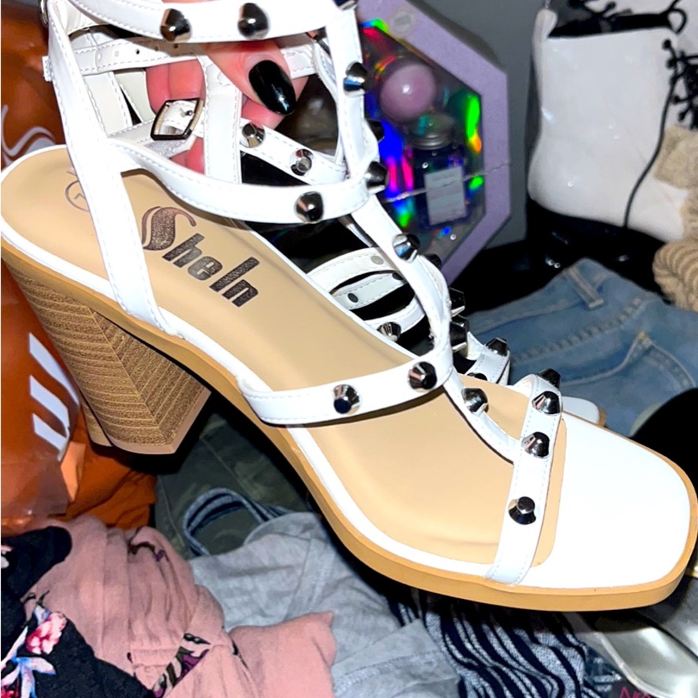 Heels shoes